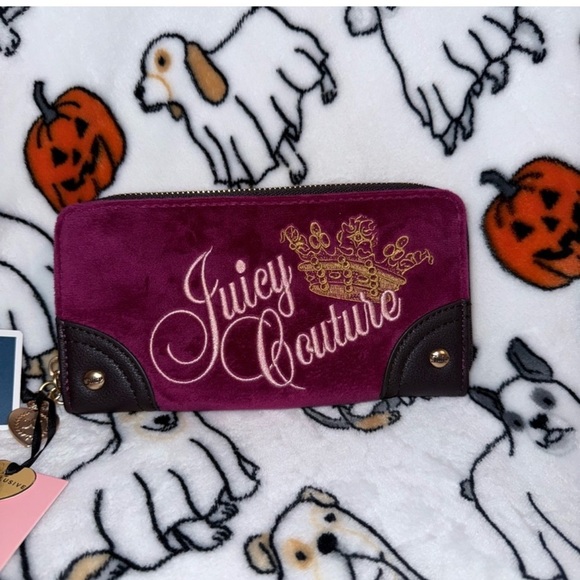 NWT Juicy Couture “The Key to Juicy” Zip Around in Plum Berry - Picture 4 of 4